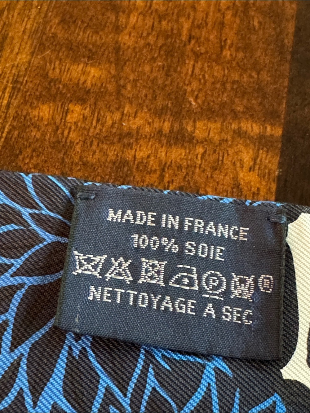 HERMES Vintage TWILLIE Skinny scarf. Original box and ribbon. PRISTINE!! - Picture 4 of 7